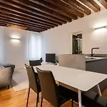 Santi Apostoli Venice Apartment