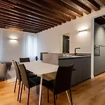 Santi Apostoli Venice Apartment
